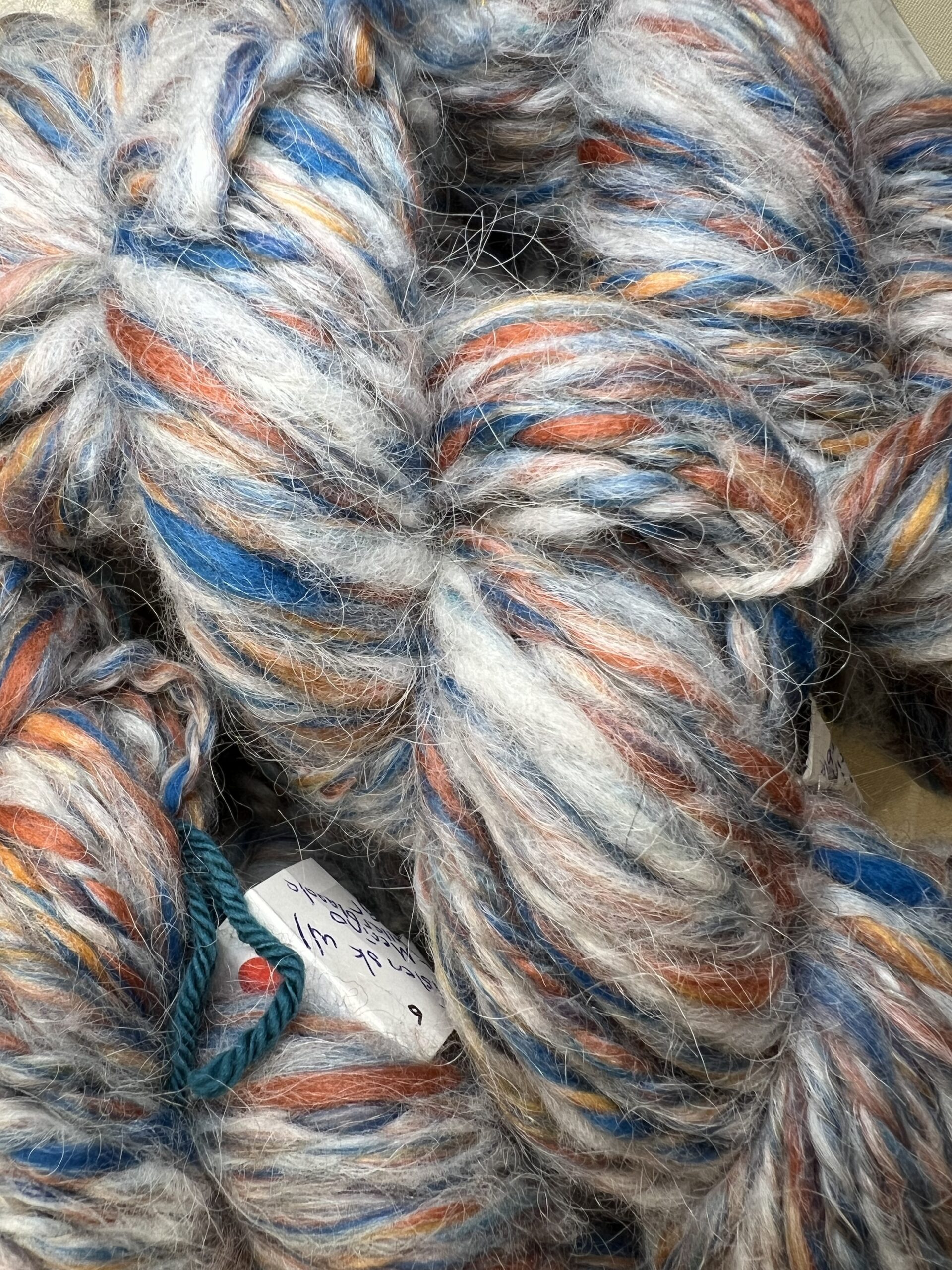 img_1069 hvítt, blátt og appelsínugult